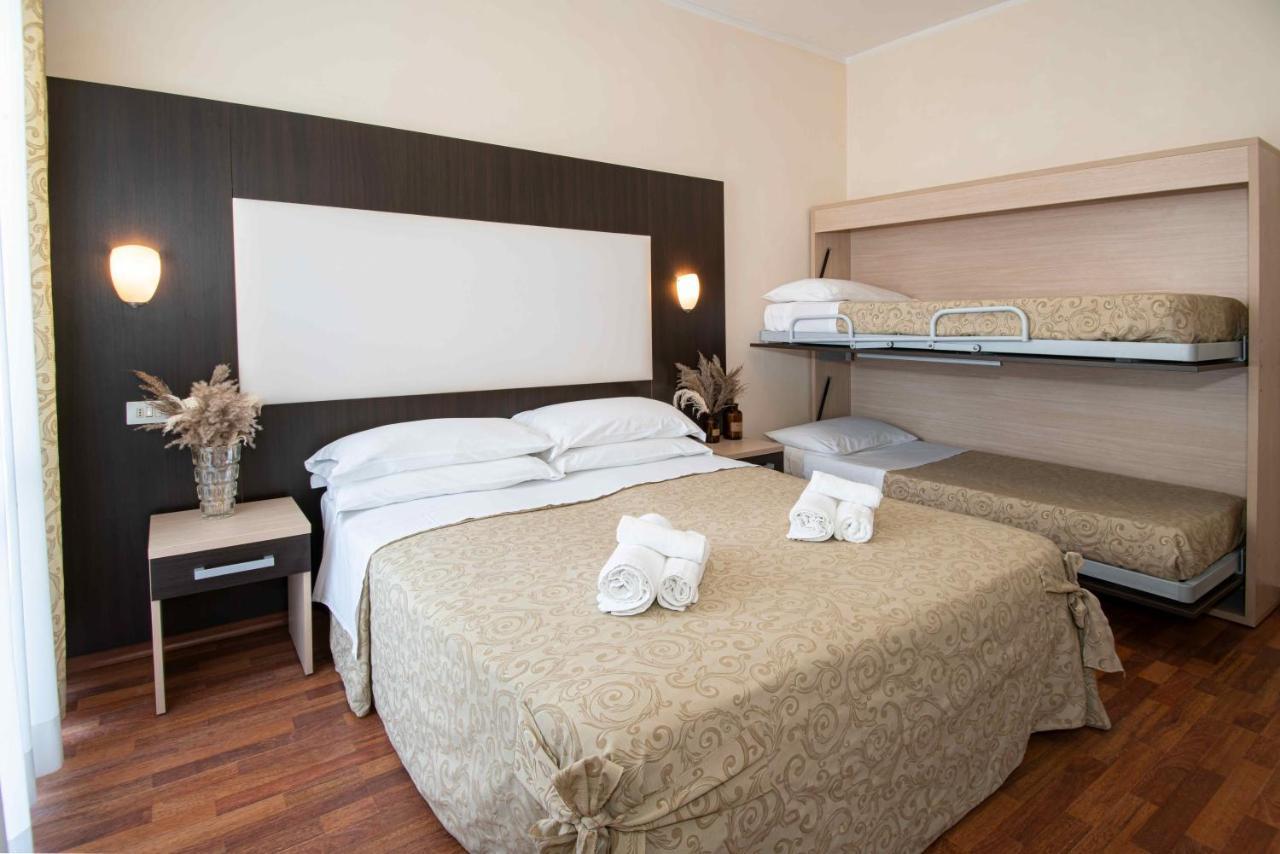 Hotel Baby B&B Milano Marittima Exterior photo
