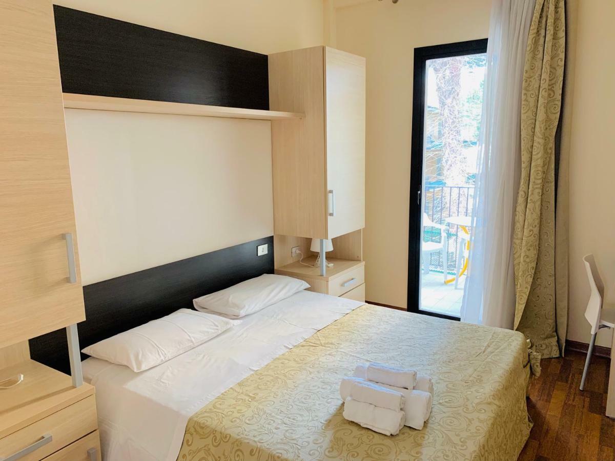 Hotel Baby B&B Milano Marittima Exterior photo